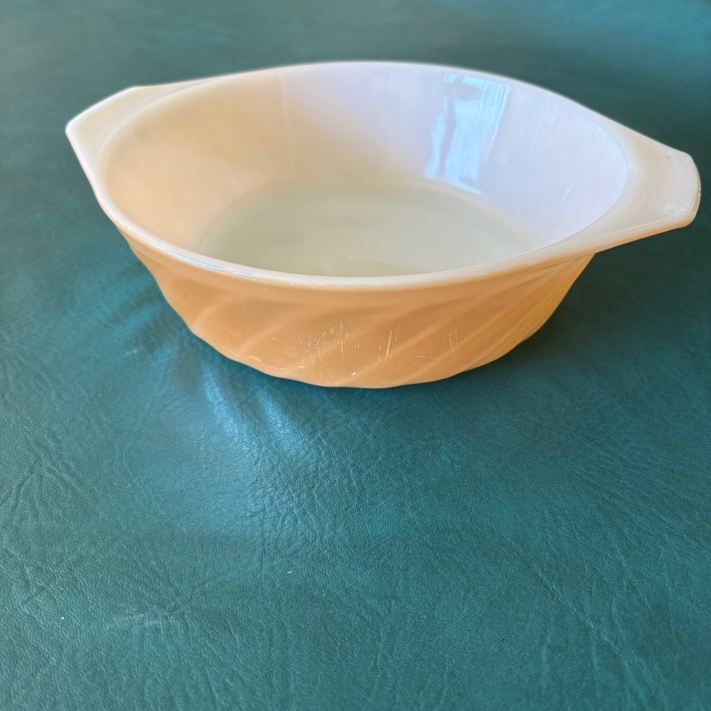 Vtg Fire-King Peach Luster Casserole Baking Dish 1.5 Qt Anchor Hocking Ovenware